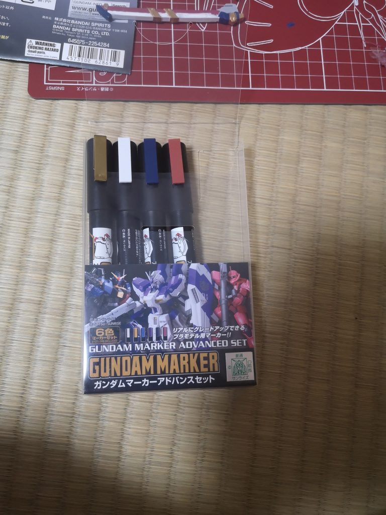 今回塗装はこちらのガンダムマーカーを使用しました。金色が思ったより使いやすかった!