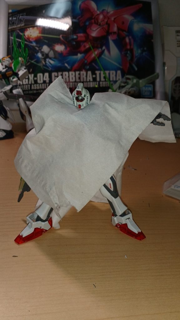 ビームライフル装備です。見た通りティッシュでマントを作りました。(被せました)