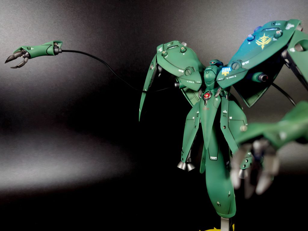 有線式クローアーム展開。全く固定できなくてこのワンショットの為にどれだけ時間がかかったか…「良し!この角度でいくぞ!」→スマホを構える→(クルン)→あらぬ方向を向いているクローアーム