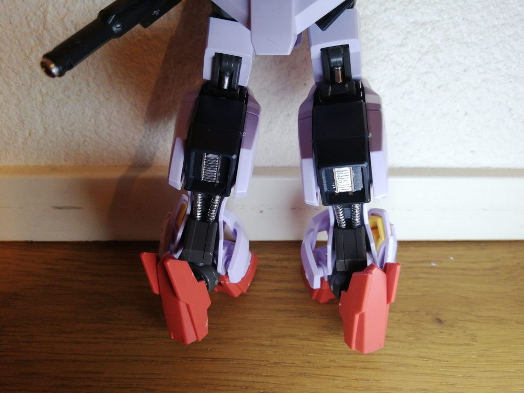 足裏の塗装が大変でした。