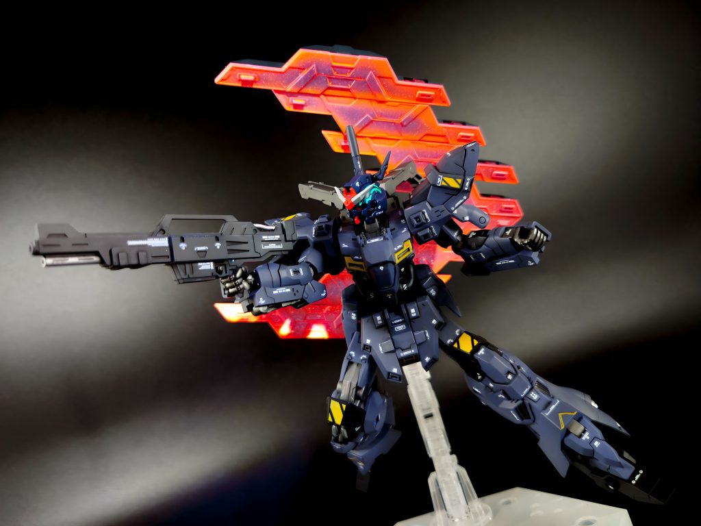 点灯後。こうするとようやく頭周りの蛍光塗料が光って自己主張始めます。