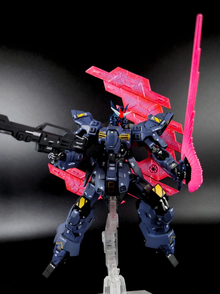 点灯前。それでもピンクとレッドがうるさい😅