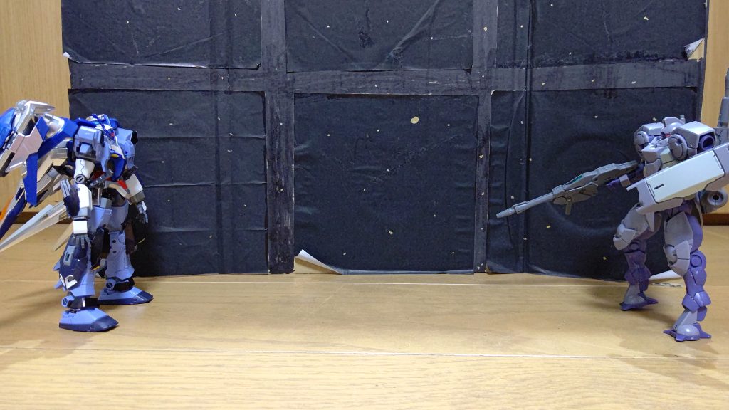 敵軍のエースパイロットが乗るハインドリーがエイルリントを発見!!ハインドリーのパイロット(お前が二人をやったのか!)エイルリントのパイロット(…)エイルリントのパイロット(機体を見られたなら排除する!)