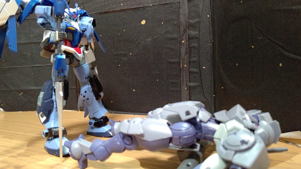 ハインドリーのパイロット(……俺の…負け…だ…。 …?待て、やめろ…やめろぉぉぉぉ!…)