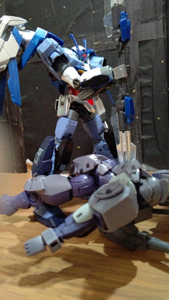 ハインドリーは貫かれた。エイルリントのパイロット(…任務完了。帰還する…。)完ではまた👋😉