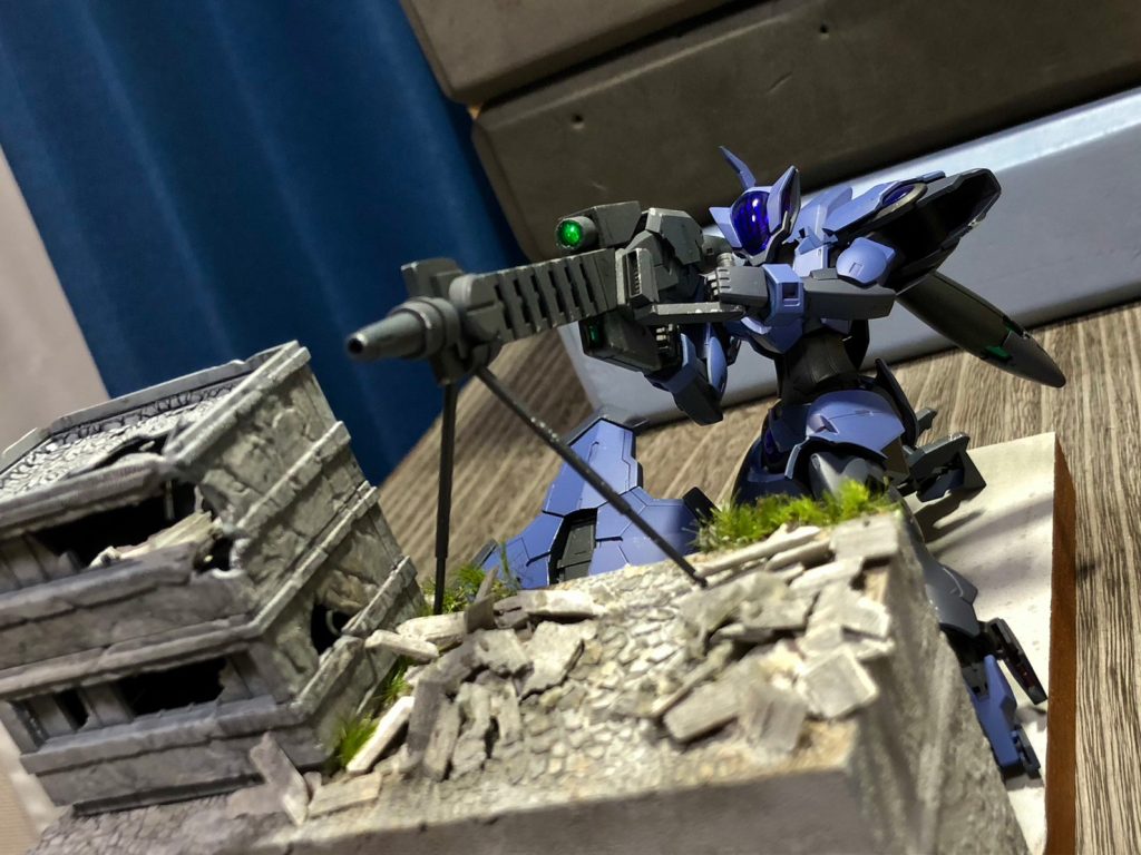 タミヤの情景テクスチャーペイントでほとんど塗りました。クラッキングメディウムでのヒビ割れ再現が楽しいです。