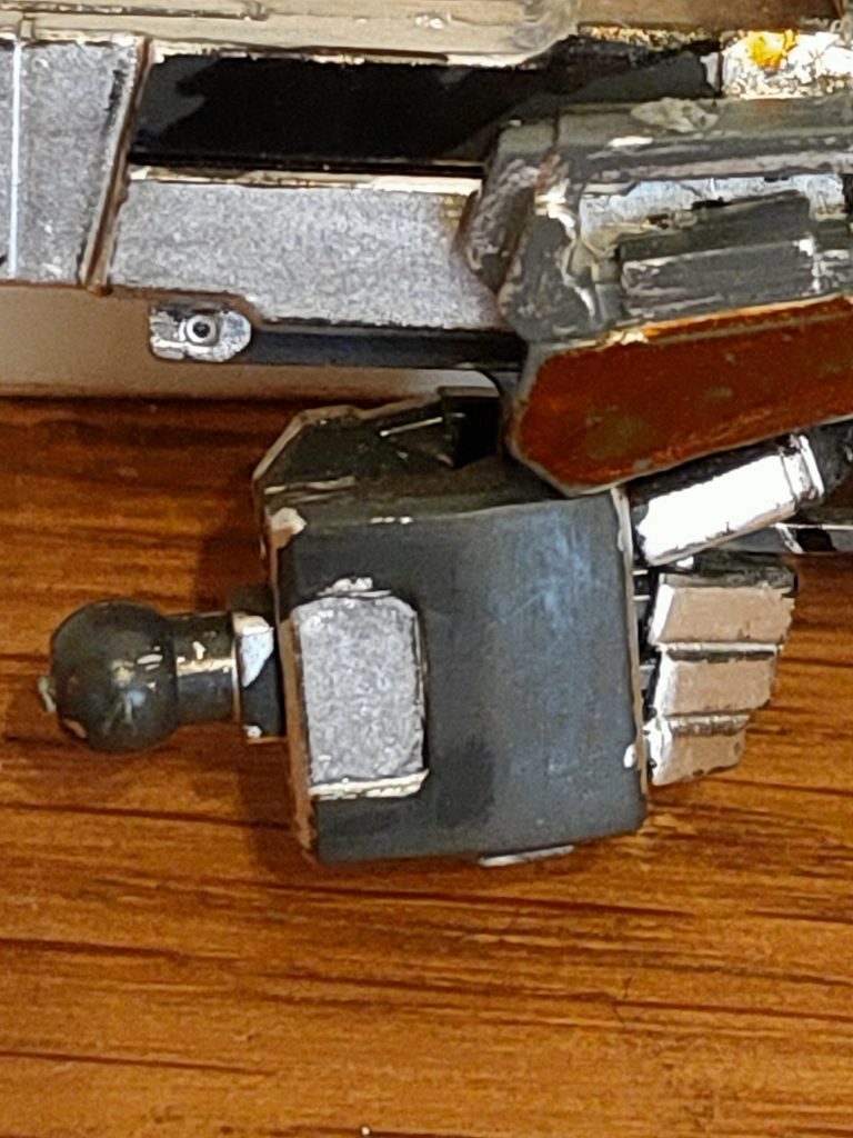 ハンドパーツはこの武器専用指を塗装しています。