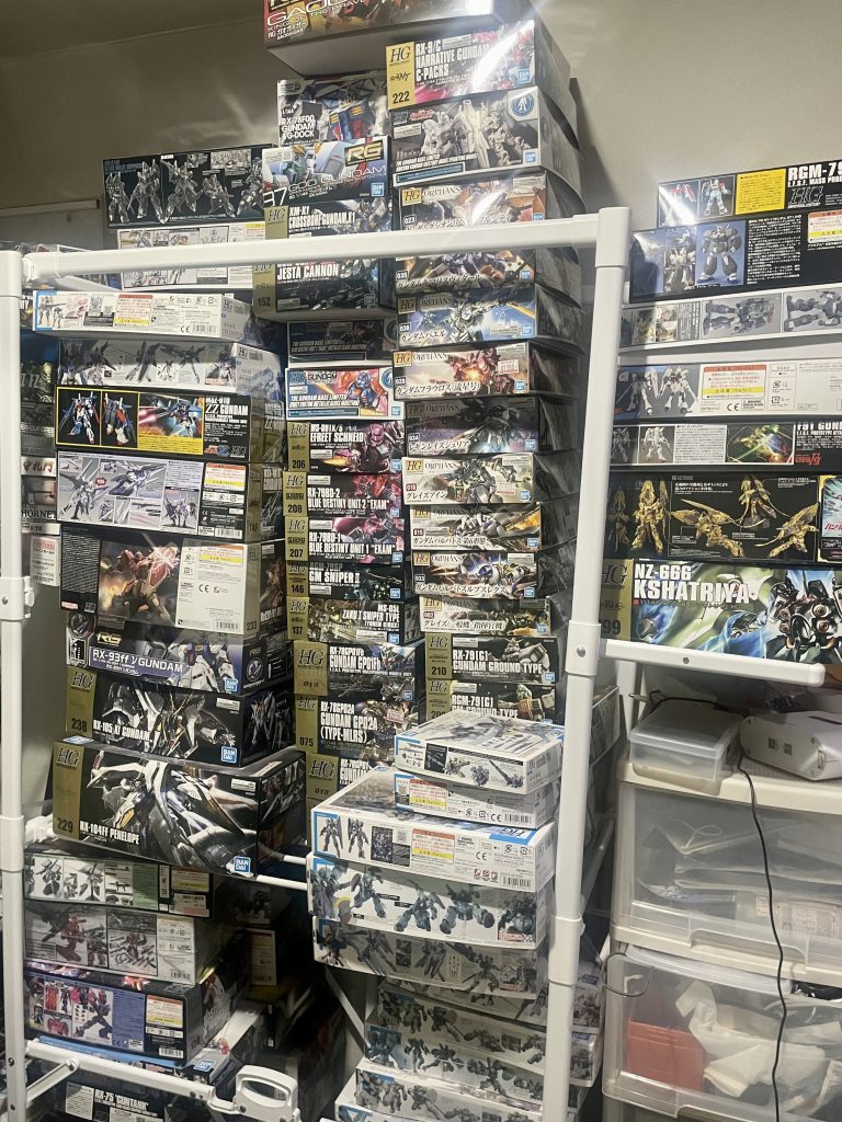 ざっと数えてみたら一年間で購入したガンプラは130個近くになっていました。😅中には購入していたのを忘れてもう1個購入したモノもあったりして痴呆が始まったのか真剣に悩む次第です。