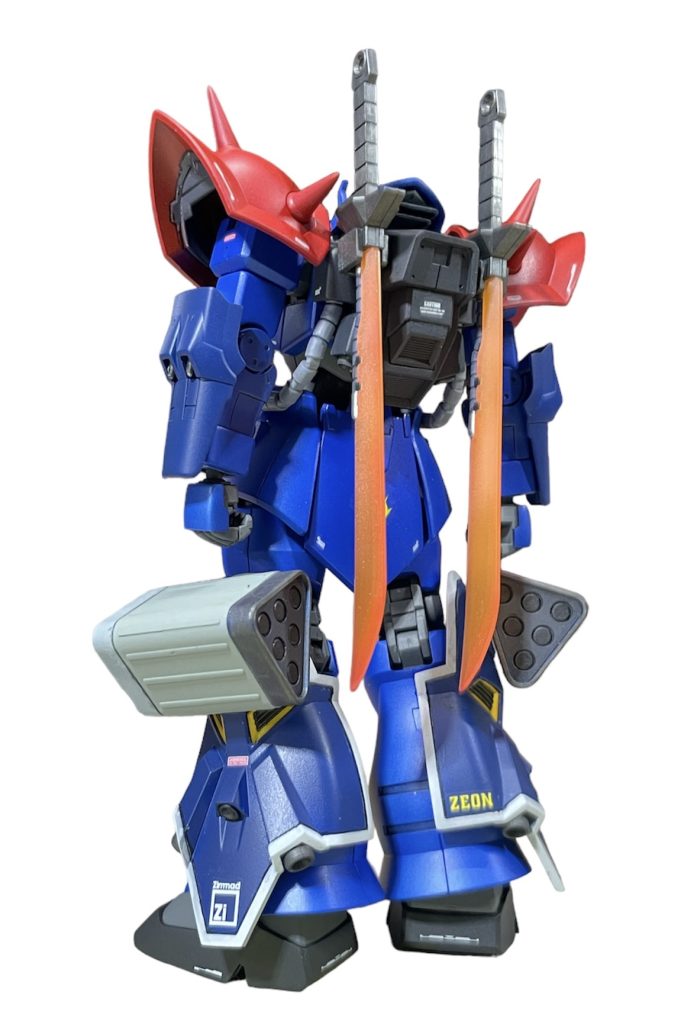 脚の追加装甲やミサイルコンテナのマスキングに少々手間取りましたが、マスキングの良い練習になりました😌マスキングに関しては横着はいけないって事を痛感させられました😅