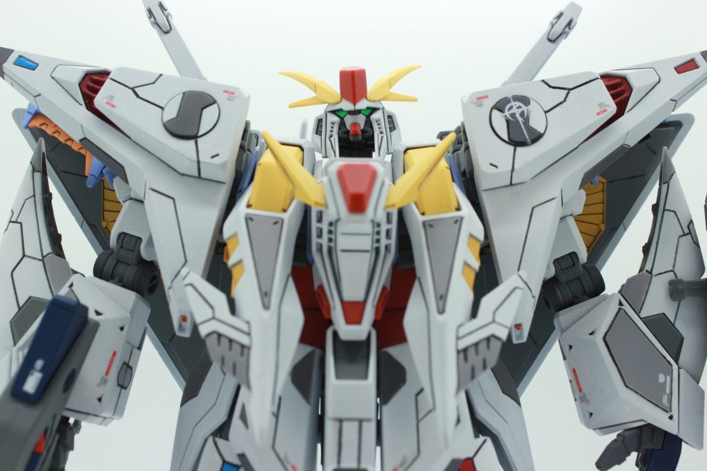 悪役顔ですね笑素で組んだ時の肩パーツと腕パーツののっぺらした部分をどうしようか…と悩みました💦デカールに逃げたくないなと思いプラ板を貼り付けました今回はプラ板を所々に貼り付けてますクスィーは余白が多いのでどうしようと考えるのが楽しかったです