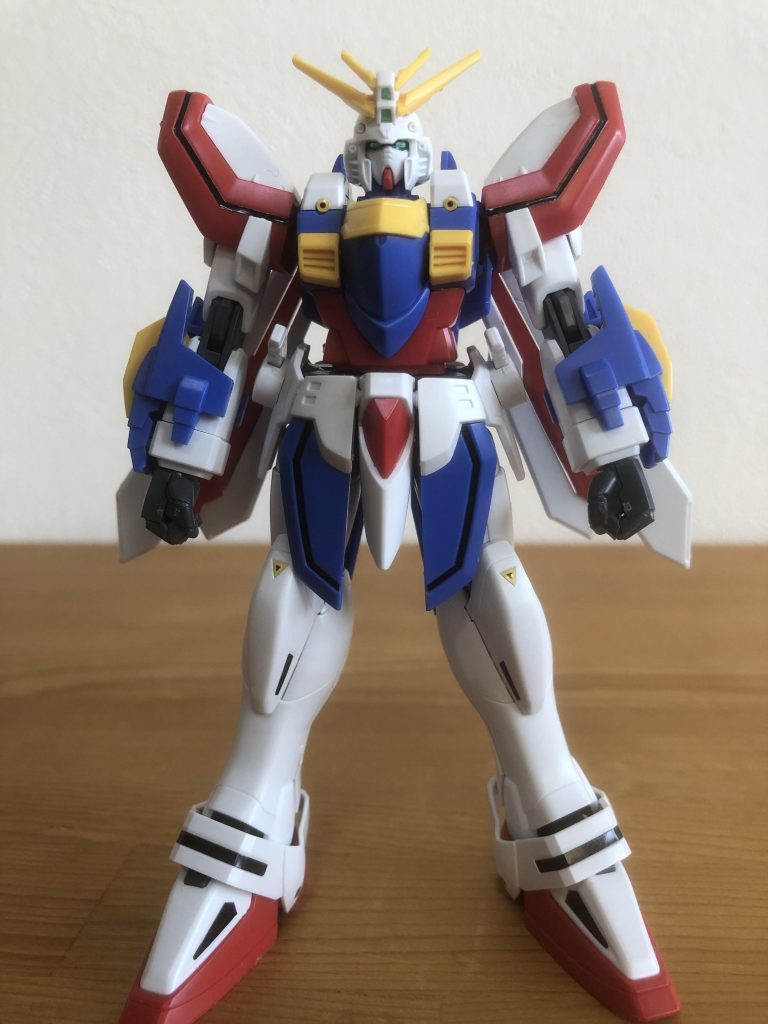 ウイングの肉抜きが欠点として知られるこちらのキット。多くの場所でお勧めされている通り赤い部分を前後逆に取り付けた上で、肉抜きの上に付属シールの赤い部分を切り取って貼っています。これが正面の見栄えが一番良くなりコアランダーの見栄えもマシになるのではないかと思われます。