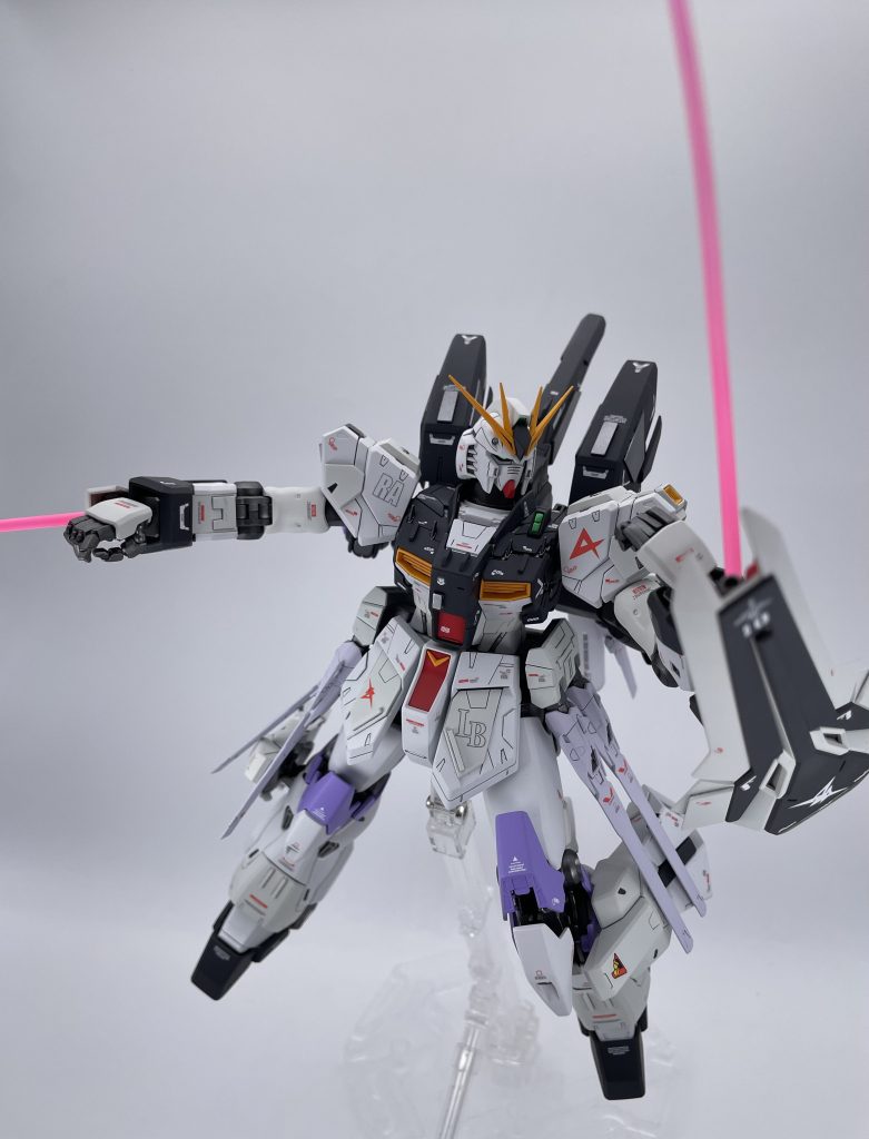 肩アーマーはパージ可能です。