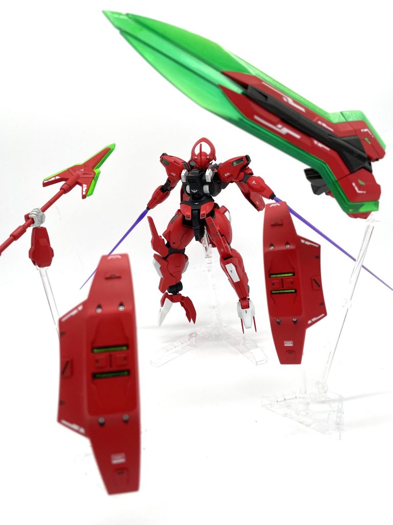 大型ビームソード形態ではアックス×2の飛行機能では重量が大きく高速で飛行が困難であるが、イーシュヴァラのマニピュレーターに装備した状態では、3つのドローンにより高速飛行する大型打突兵器を実現した。…と妄想設定を詰め込んでおります笑。