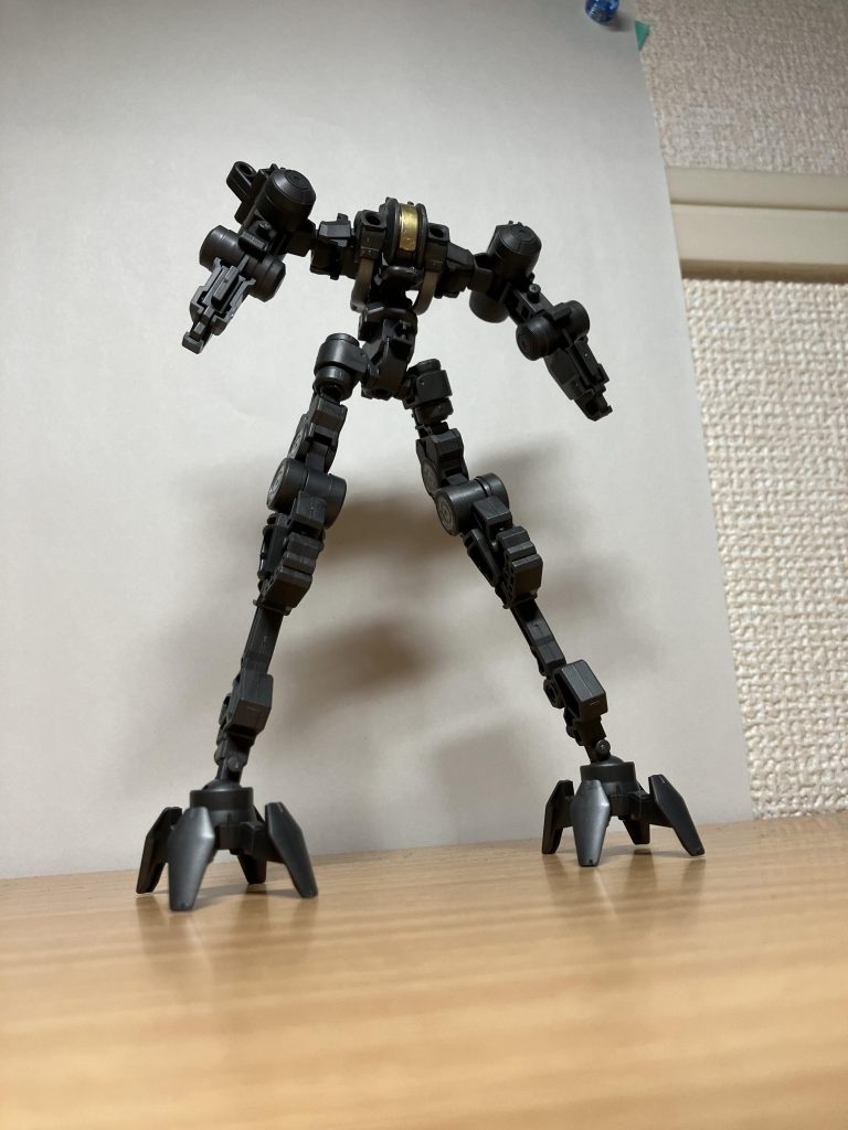 フレーム状態で1枚ノーマルのグレイズと違って装甲付けるとリアクターが全然見えなくなっちゃうとは…