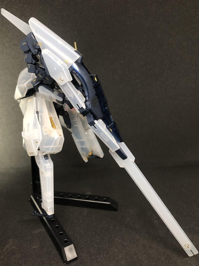 コンポジット・シールド・ブースターです。大き過ぎて画角に入らない…。実は刀身部分にラインデカール貼っているのですが、このモードだと見えませんね。