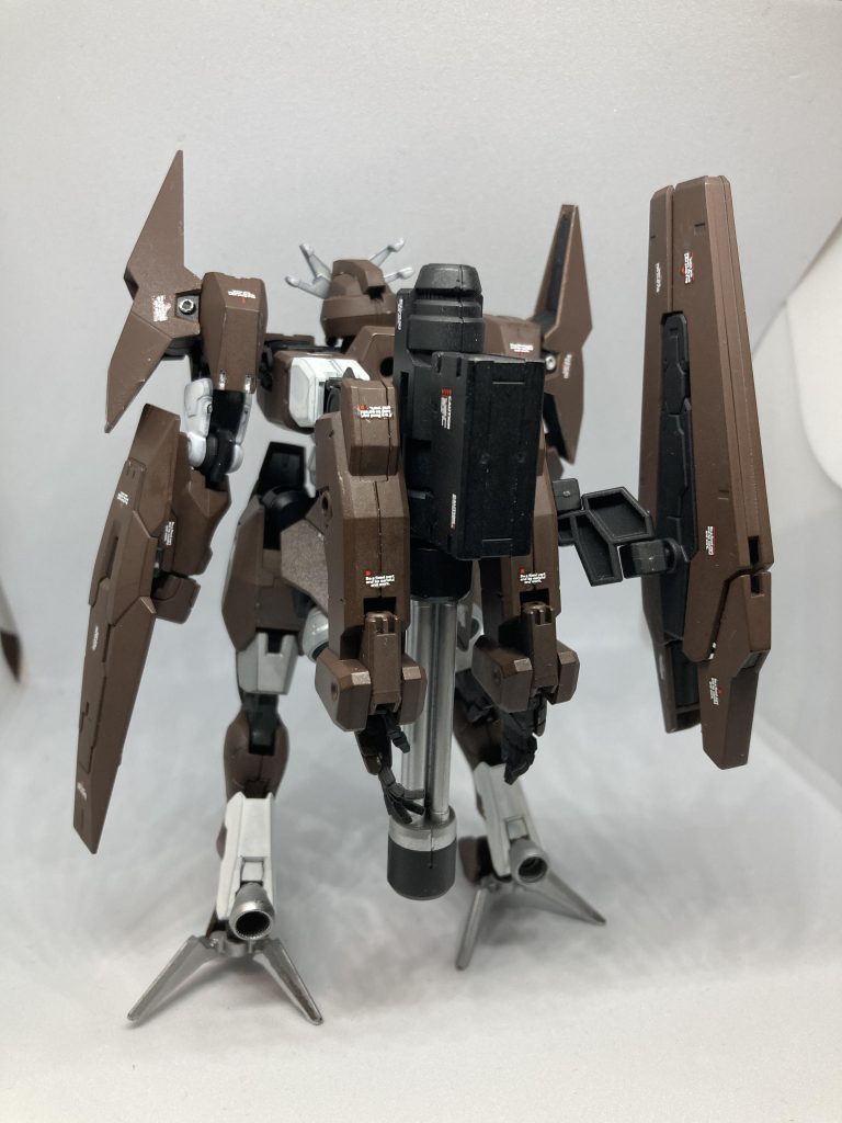 バックショット　ソーンの腕を背中に装着。ウルのビームガトリングを装備。