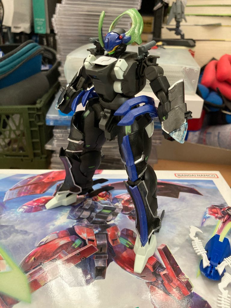 制作途中。この状態ならダリルバルデだが肩を付けると革命機にしか見えなくなります。