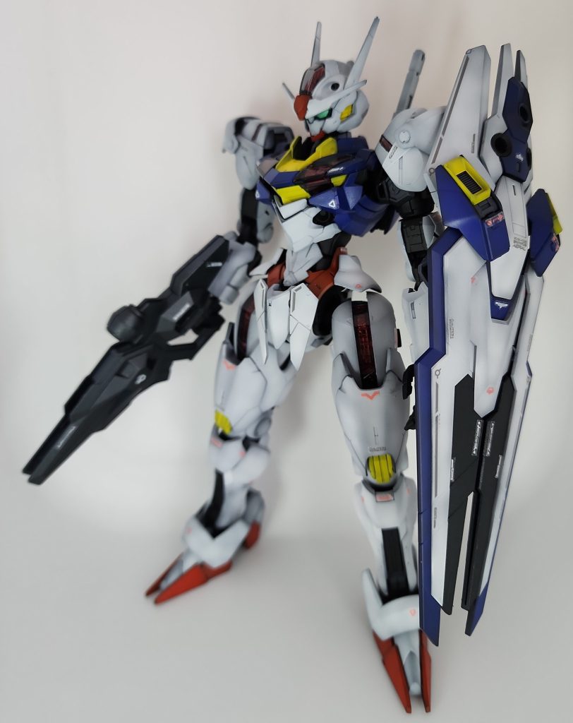 青は自分で調色して好きな青で塗ってみました。隠し味に源色マゼンタを混ぜているので少し赤みがかった青なっています。