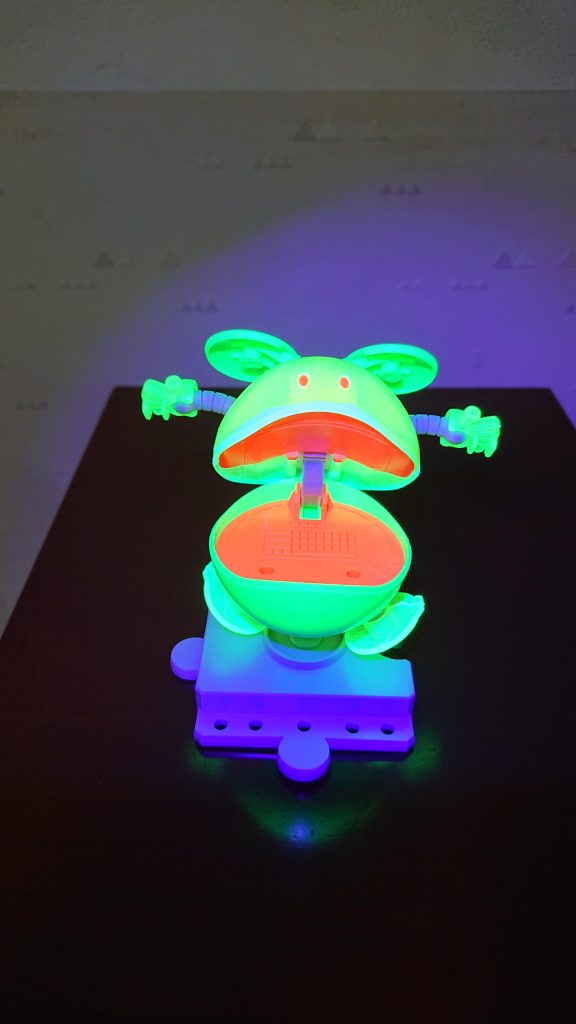 電気を消して撮って見ました!!