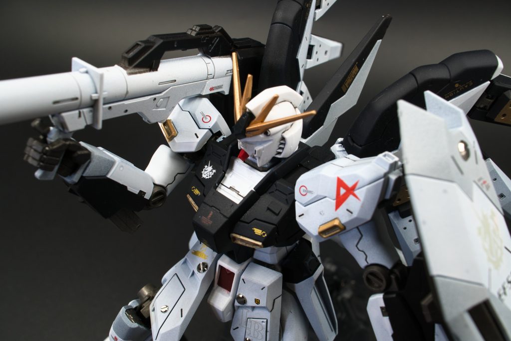 RX-93-ν2_Hi-νガンダム_HGUC–2枚目/制作者：おすぎ