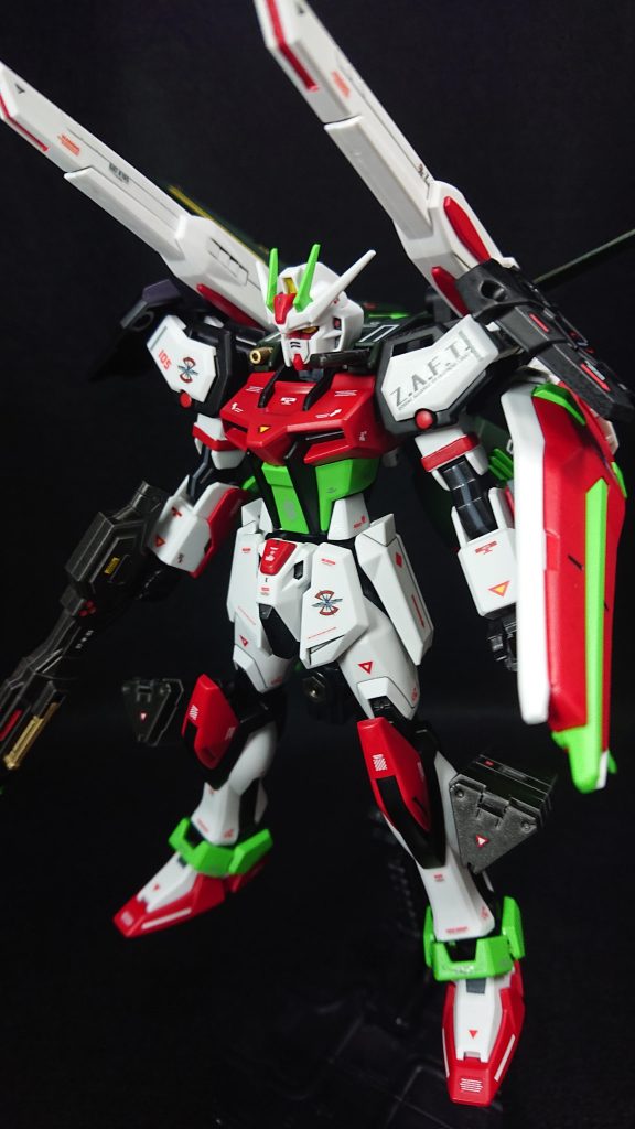 頭部    :ストライクボディ   :ストライク腰部    :ストライク肩     :ストライク+シールド(30MM)腕部    :ストライク脚部    :ストライク+ミサイルポッド(MSG)バックパック:エールストライカー+スタービームキャノン武装    :強化ビームライフル(ビルドストライク)       シールド(ストライク)