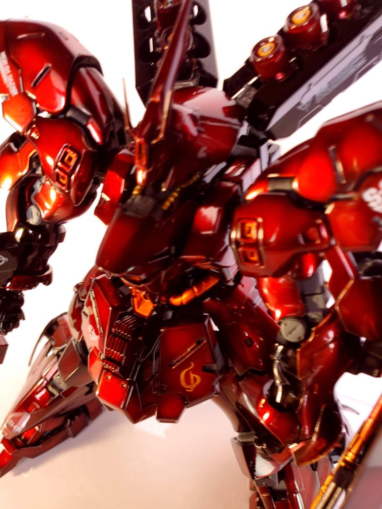 スカートアーマーの隙間にしいたけディテール埋めています。