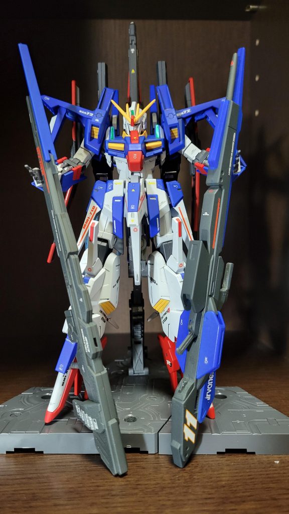 デカールは、車、バイク、飛行機、ガンダム等残り物です。スケールモデルの、デカールも結構合うような感じ。