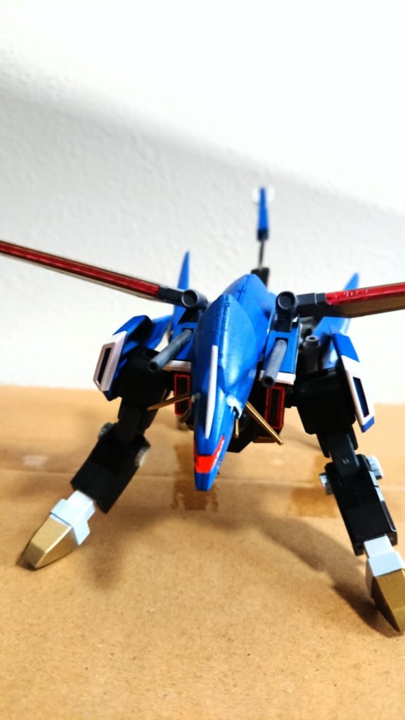 ブレード展開状態。オリジナル同様にダッシュしながら切りに行く感じが想像できます。