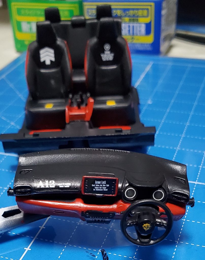 内装も塗装してます。