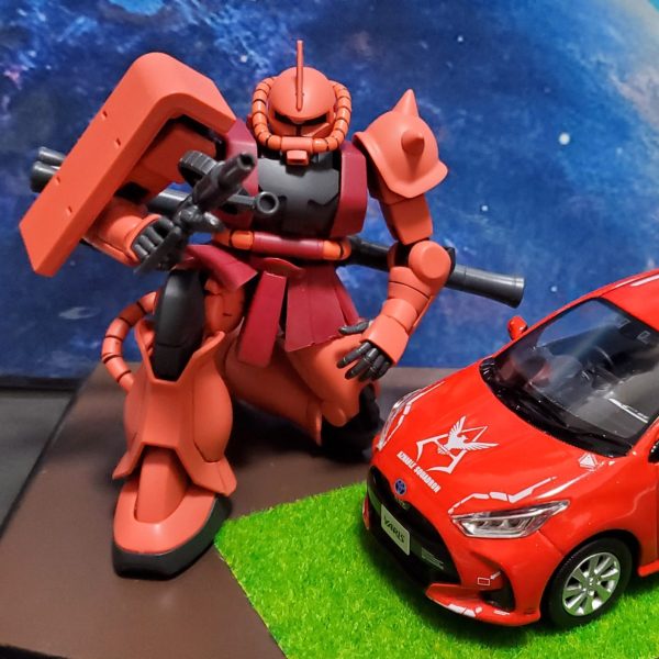 シャア専用ザクとヤリス