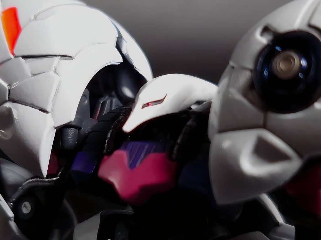 そして苦心したのはやはりツインアイ…苦肉の策は製作工程にて