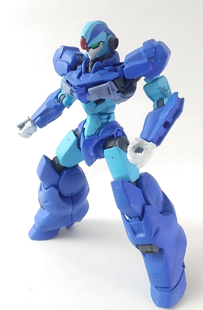 特に目立った武装も少ないシンプルな機体です。