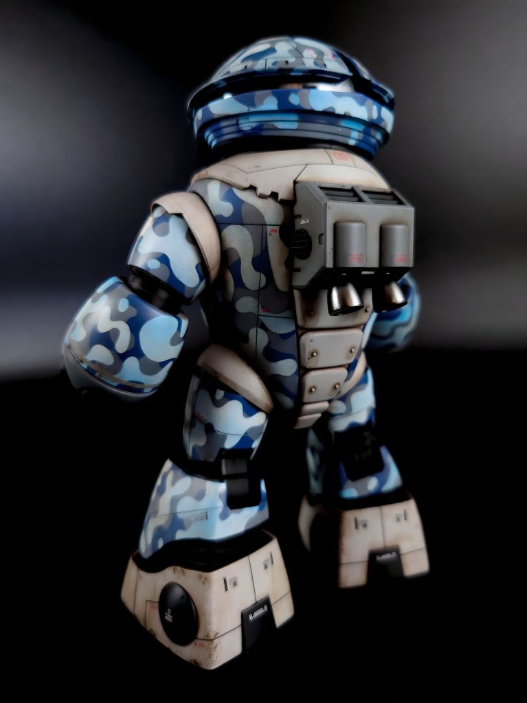 愛くるしい全身を舐めるようにご覧ください。