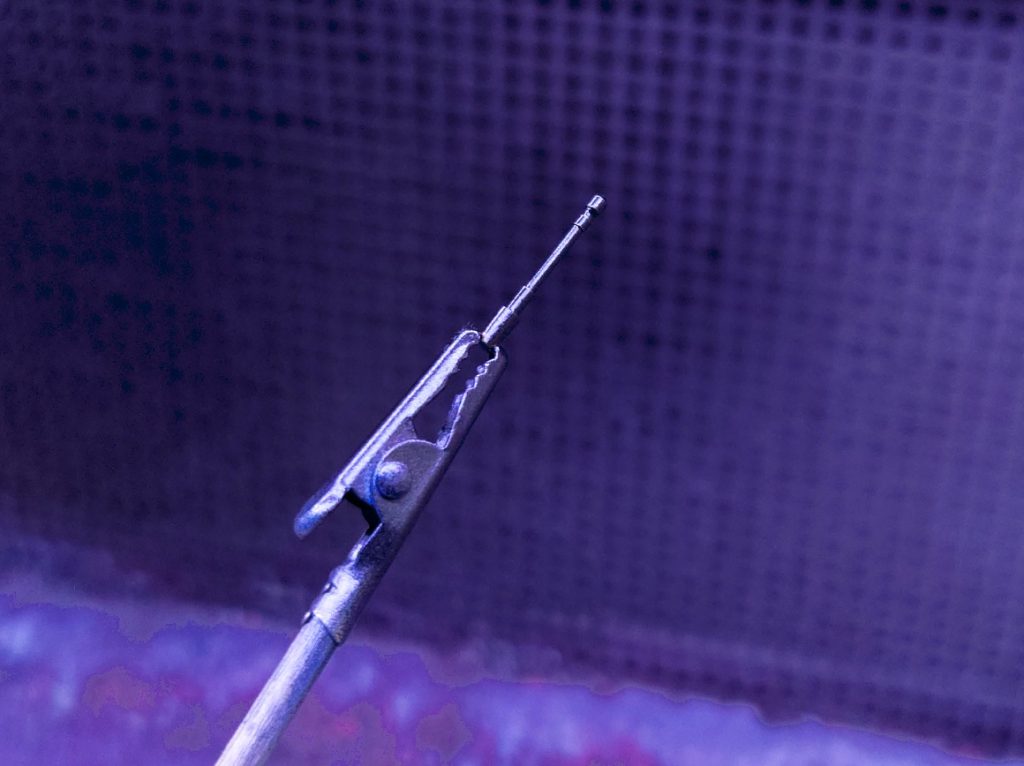 以前、百式のアンテナを自作した時の余りがあったはず!削って、塗って…