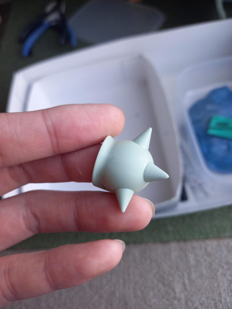 肩も合わせ目が目立つ所だったので、ムニュと合わせ目を消しをしました😋