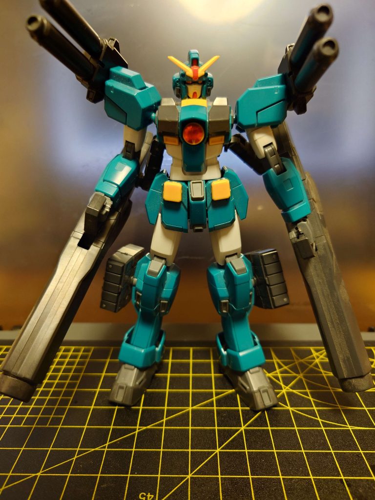 ベース機のレオパルド・ダヴィンチが細身なので、もっとマッシブな砲撃系にしたくなったので、マッシブそうなパーツを探し。