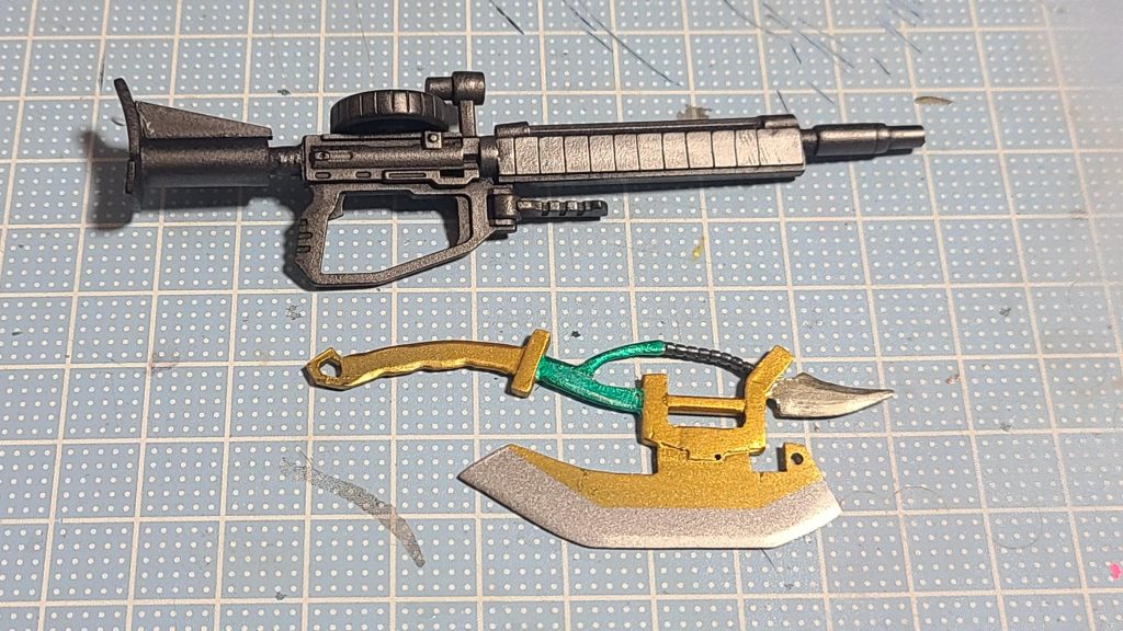 ドズルホーク(笑)はシルエット程度で良かったので、こんな簡易製作版になりました。こうして見ると・・・結構残念な仕上がりですね(^_^;)