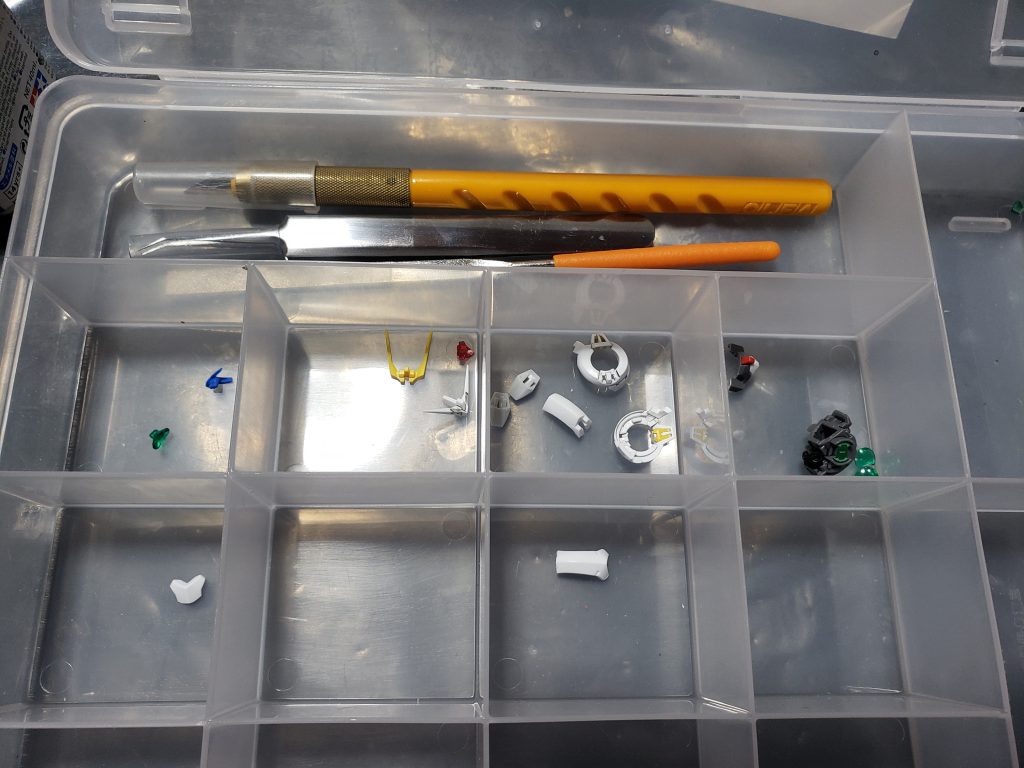 頭部は3機それぞれの特徴的な部分を使い、1部パテ等を使用して製作しました🎵 見苦しい作品に、長々とお付き合い頂き有り難うございました🙇♀️