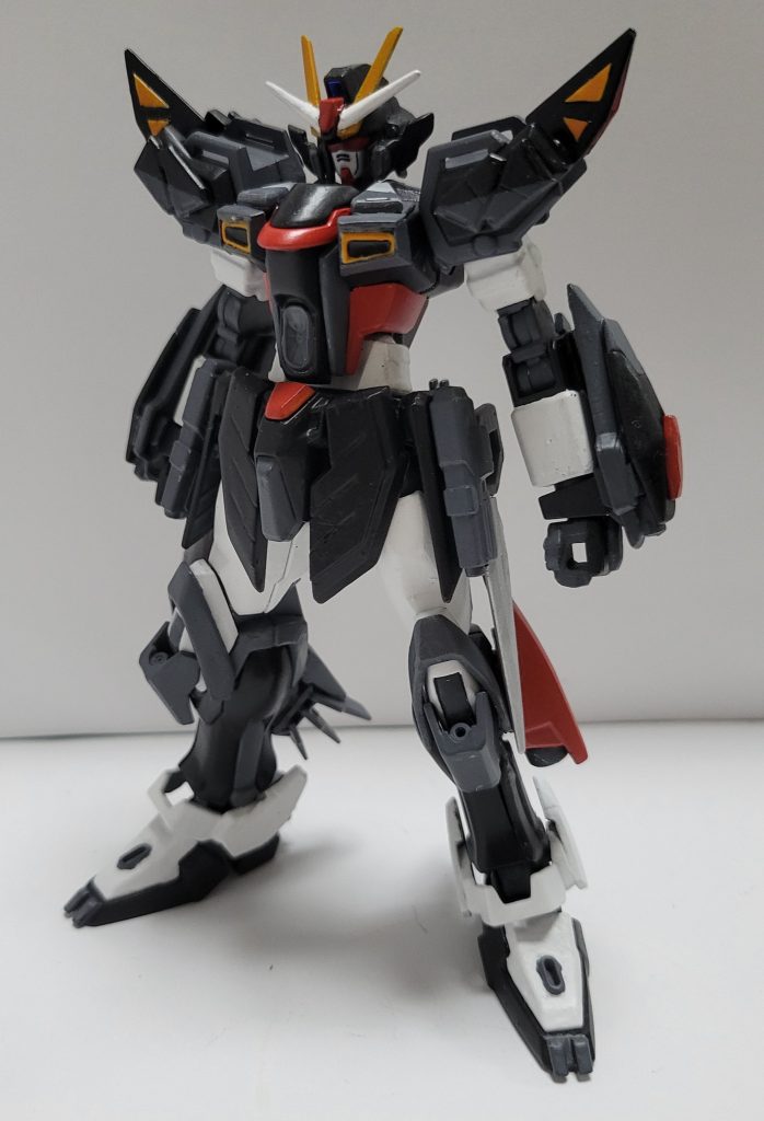 まずは正面から。ノワールベースとかいいつつほとんどHGCEストライクですまぁノワールベースと言い張ればノワールベースなのです^^初めての全塗装にしてはなかなか良くできたなぁとちなみに全部筆塗りです胸や肩の追加装甲はペイルライダーキャバルリーとユニバースブースターを参考にしたリアクティブアーマーとなっておりまして胸の装甲はネオジムで取り外しできます