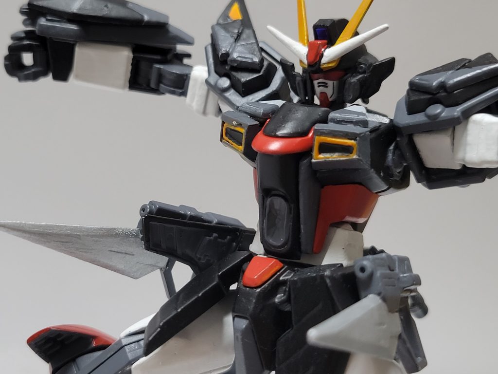 あっいい忘れたビームライフルは腰に着けたまま射撃できますこういうのよくないっすか??目は赤いバイザーアイになっておりますよくないっすか(これしかいってない)何気にスカート裏はグレーで塗装してたりこだわりポイントです