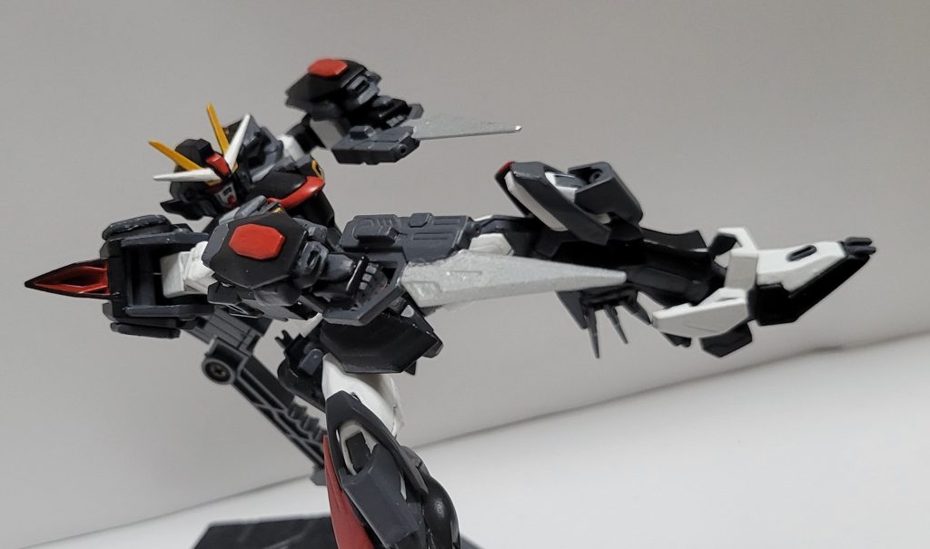 2丁拳銃を構えるアークストライク!チラッと見える肩のノワールトンガリの赤いところめちゃくちゃいいですよね