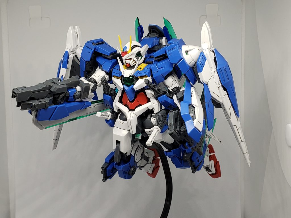 色々と干渉するので😅あまり派手なポージングは出来ませんが💦戦闘に支障は無い程度だと思います😊何故なら、強いから❗wwwオーライザーとクアンタの、2連のツインドライブで超絶火力と、GN粒子分身体(脳量子波により遠隔操作可能)また、オーライザーのツインドライブでのトランザム時にクアンタのツインドライブがバックアップする事で、トランザムの永続稼働が可能‼️逆も出来るが、その際はダブルオーライザーのツインドライブでは負荷が少し大きく成る為、永続と迄は行かない😥また、両方のツインドライブでのトランザムは機体自体が持た無い為、第6世代以降の機体で無ければ実用不可能。