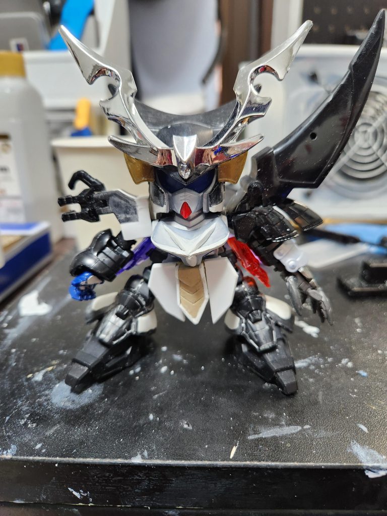 魔刃頑駄無に近いパーツのSDを見つけられなかったのでパテやプラ板でそれっぽいパーツを作成