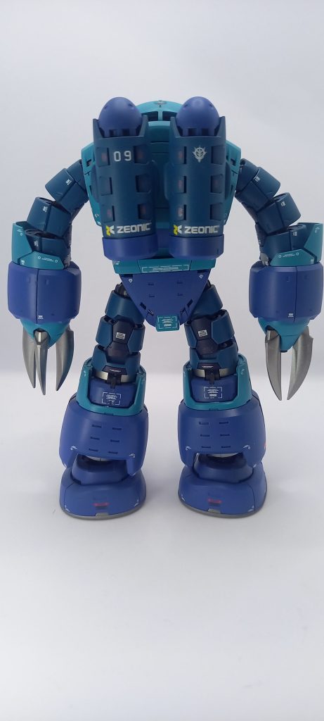 おっと…、ジオニック社製になってますね…。Twitterでも突っ込まれてます(笑)勘と感覚で制作してるのでこういうことはよくあります。