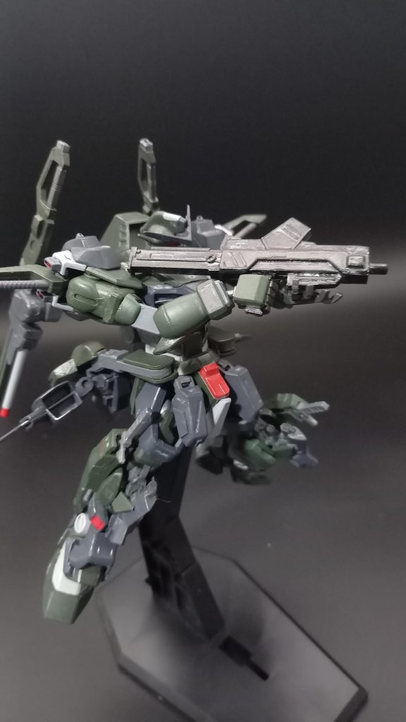 腰のユニットはフラッグのですちょっとだけ飛べる設定です