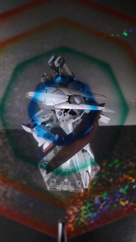 “終末方舟結界(ノアストロンシステム)”3つのシールドと機体各部に搭載された防御フィールド発生装置をすべて起動する防御システム実弾とミサイルの雨を、回避不能のコロニーレーザーを、世界を飲み込む洪水を乗り越えるノアの方舟のごとく泳ぎきる!ちょうどいいエフェクトパーツが無かったので日本一有名なバリアを拝借しました笑