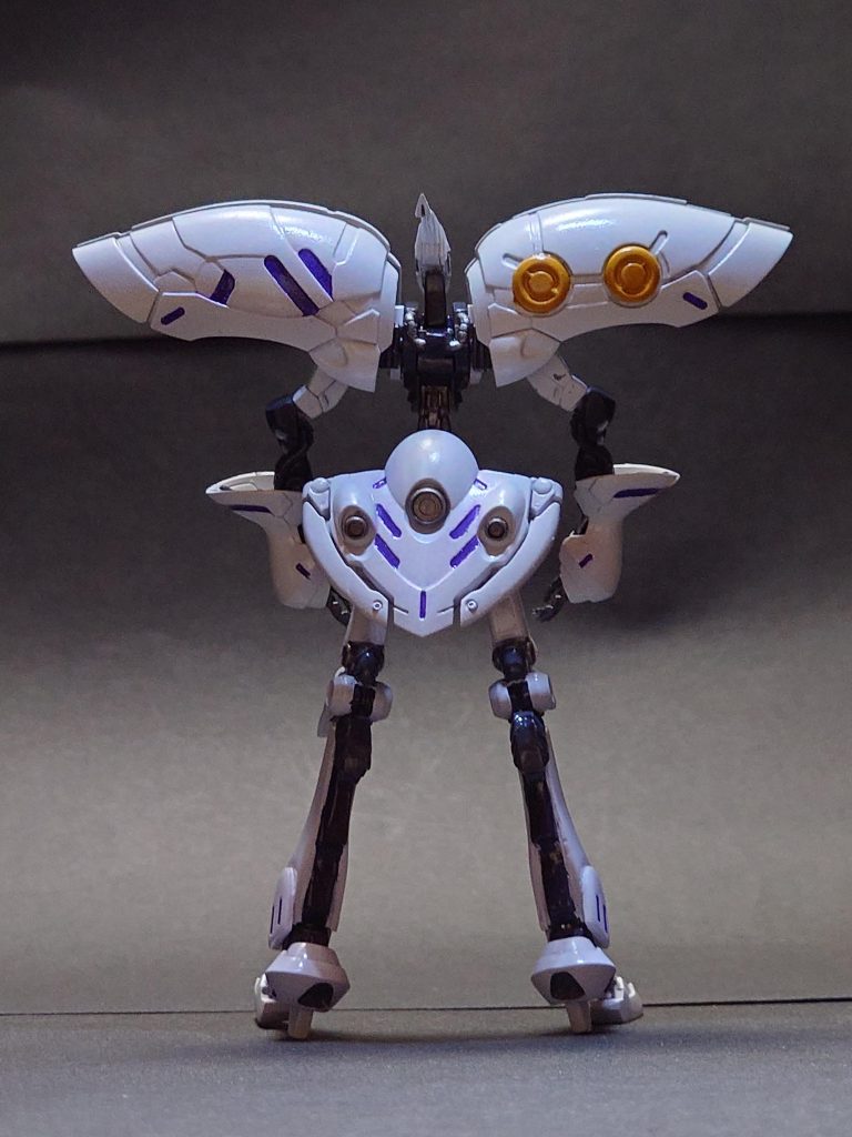 背部リアアーマーは基部で切断して取り付け位置を変更しています。ヒールも2mm上げているのですがGTMほど極端にはしていません。(バランスをとれるきがしませんでした)