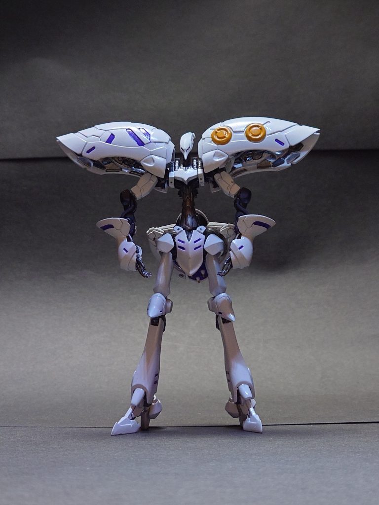 正面からプロポーションはほぼ全身改造しています。とにかく細身になるよう、延長、幅詰めして下腿はスクラッチしています。