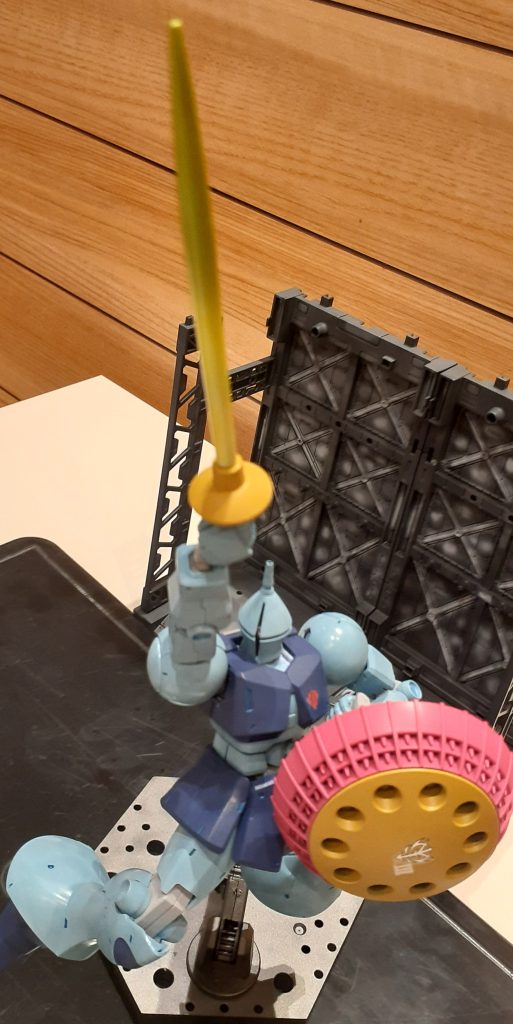 独特な…マ・クベのサーベルで…イチバ~ン…ッ!※ガンダムベース東京から見えるモニュメント…自由の炎像・ギャンサーベル…あの下にギャンが…埋まっているのでしょうか……?🤔\(^_^)