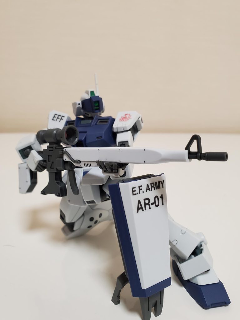 定番のロングレンジ・ビームライフルの射撃ポーズを。足首の軸可動追加の真価が発揮されて、接地はバツグンでした😆